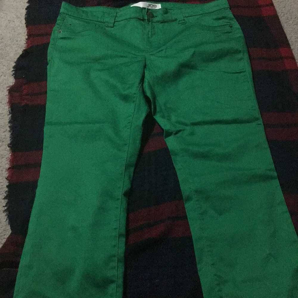Cute green pants.